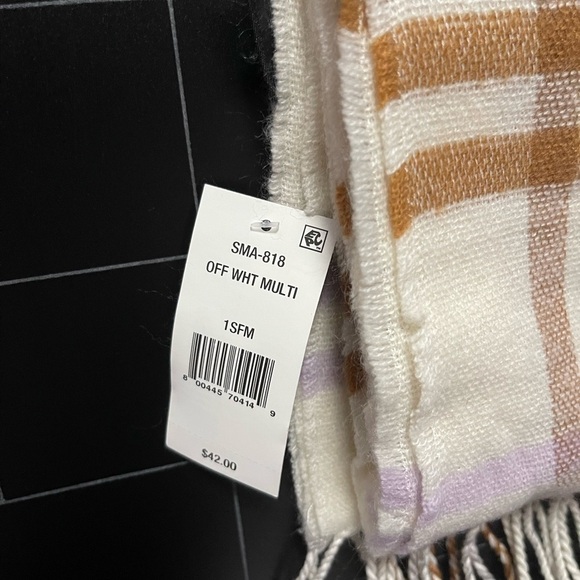 Steve Madden Blanket Scarf In Ivory Plaid - Picture 3 of 3